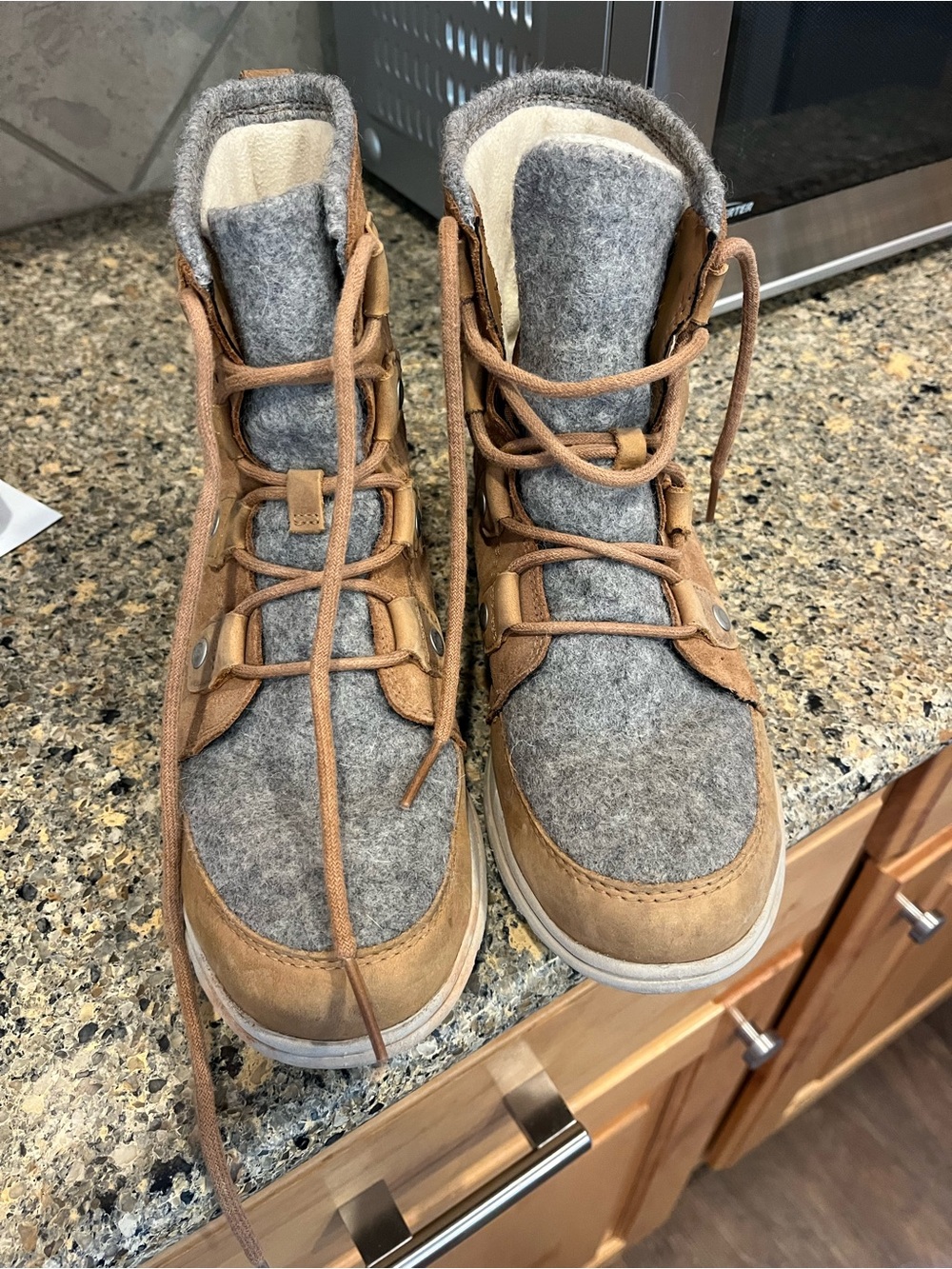 Sorel Brown Leather and Gray Wool Lined Boot - Women’s 8.5